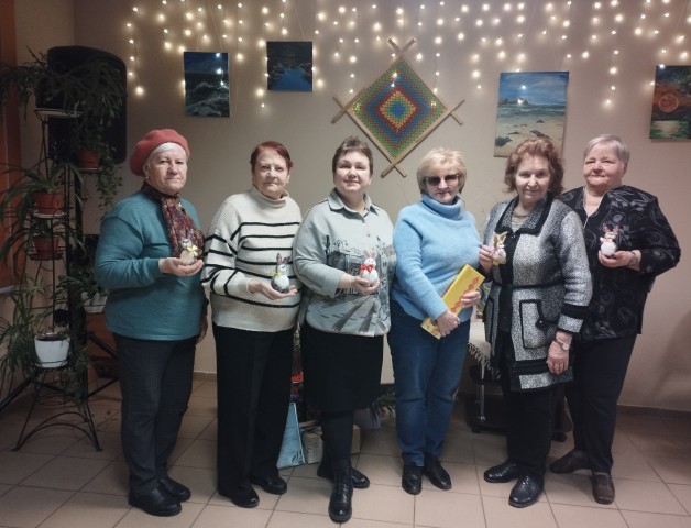 Lieldienas radošā darbnīca ar Ināru Ivanovsku. Lieldienu zaķu izgatavošana no diegiem.